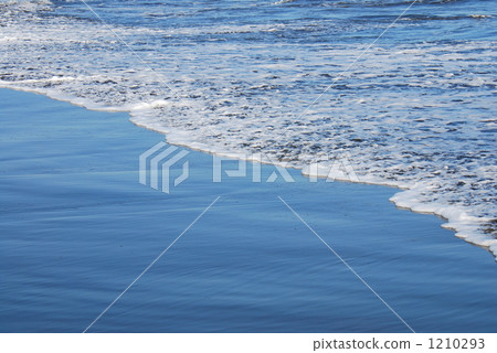 white wave, ebb tide, sand beach 1210293