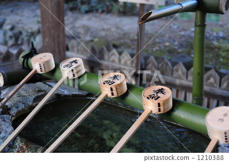 Shrine worship 1210388