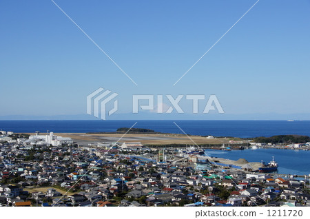 從立山城堡,大海和城市天際線看到的富士山 從立山城堡,大海和城市天際線看到的富士山 1211720