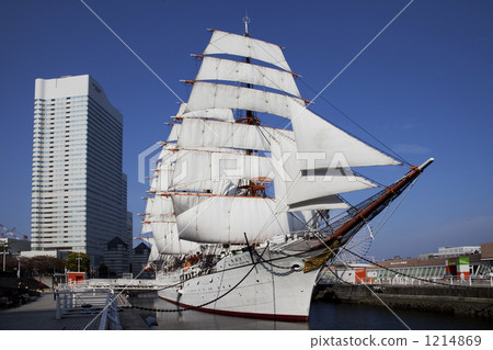 天鵝帆船日本珍珠在太平洋 1214869