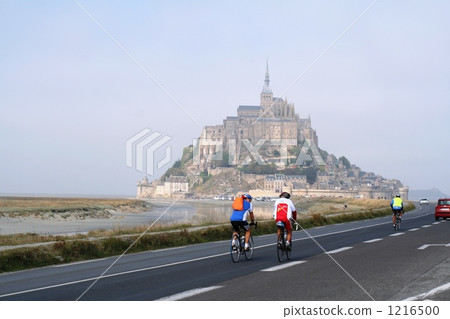 Aiming for Mont Saint Michel by cycling World Heritage France Aiming for Mont Saint Michel by cycling World Heritage France 1216500