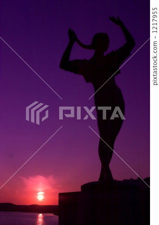 nusamai bridge, bronze statue, sunset 1217955