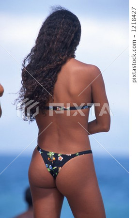 bikini bikini 1218427