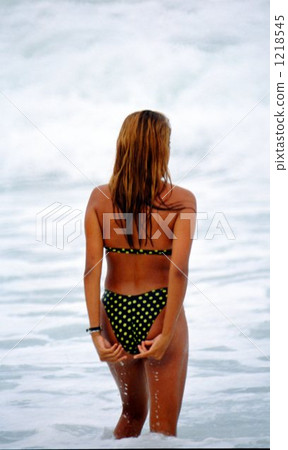 bikini 1218545