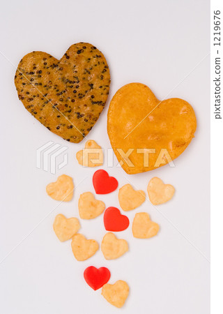 Heart-shaped rice cracker 1219676