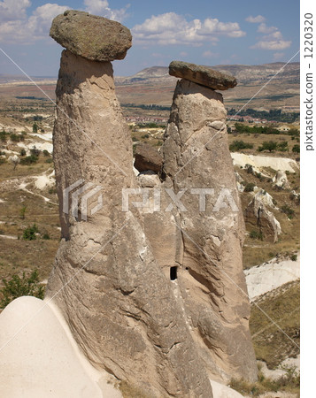 "Ecentenpe (mushroom rock)" (Turkey) of the World Heritage "Goreme National Park and the Rocky Group of Cappadocia" 1220320