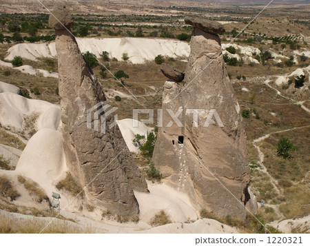 "Ecentenpe (mushroom rock)" (Turkey) of the World Heritage "Goreme National Park and the Rocky Group of Cappadocia" 1220321