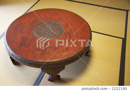 Japanese room with round table 1222180