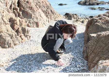 A woman collecting shells 1222879