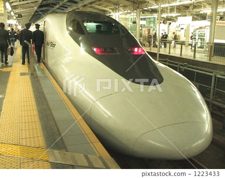 Red-Eyed Hikari Rail Star 1223433