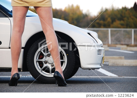 跑車和女性的腳 跑車和女性的腳 1223624