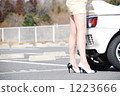 跑車和女性的腳 1223666