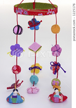 Hanging hanging chicks 1225176