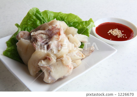 pig's feet  1226670