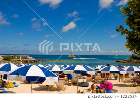 sandy beach, personal water craft, blue sky 1228534
