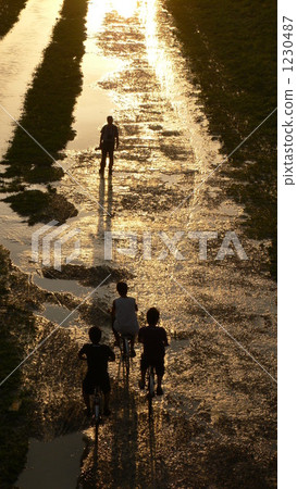 evening, four people, bank 1230487