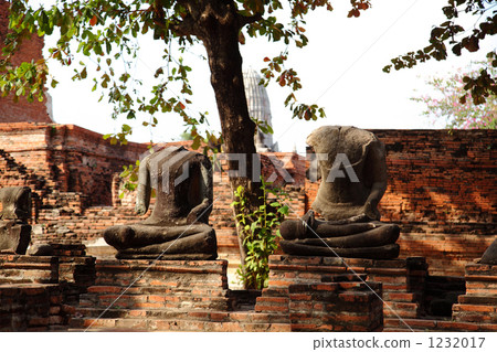 Kingdom of Thailand Ayutthaya Wat Phra Mahathat: Buddha statues without neck 1232017