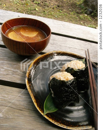 miso soup, rice ball, japanese food 1232036