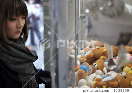 high school girl, crane game, female high school student 1235369