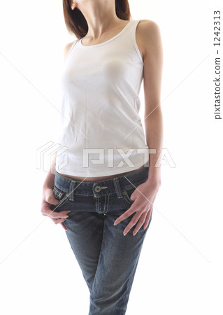 穿牛仔褲的女人 1242313