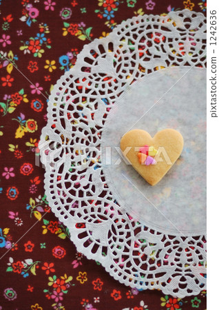 race newspaper, baked good, floral 1242636