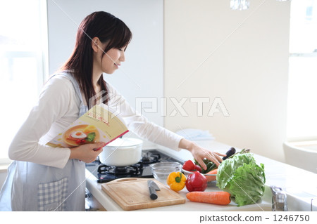 Housewives cooking 1246750