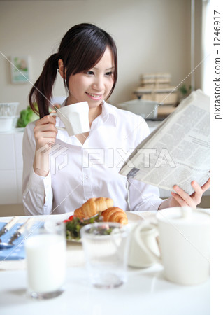 Breakfast at Businesswoman 1246917