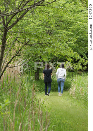 兩個人走路 1247260