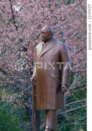 Shigeru Yoshida Bronze statue 1247937
