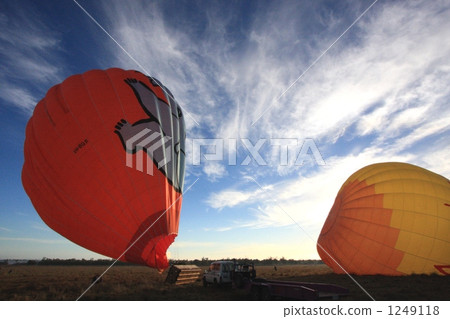 Hot air balloon of the plateau 1249118
