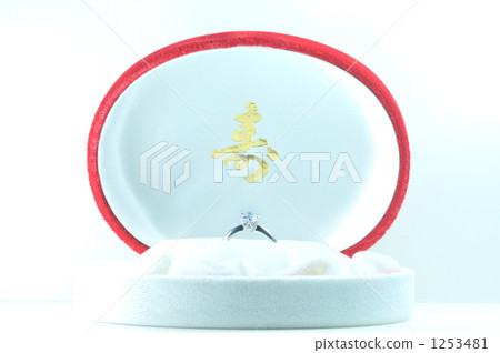 Engagement ring 1253481
