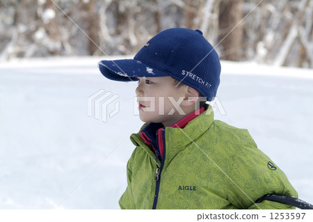 Snow tube play 1253597