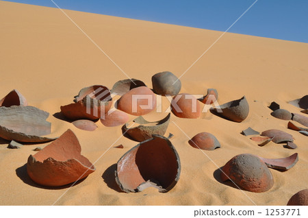Abu Balus's ancient vase 1253771
