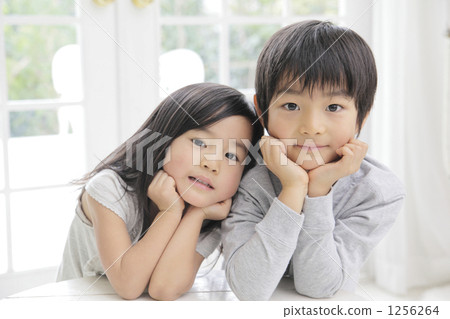 older brother, siblings, younger sister 1256264