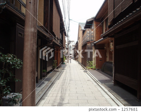 merchant's house, geishhouse, stone pavement 1257681