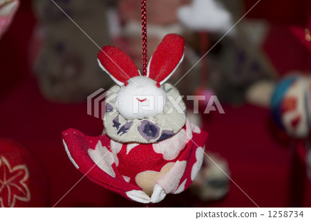 rabbit, hanging birds, 12 animals of the Chinese zodiac 1258734