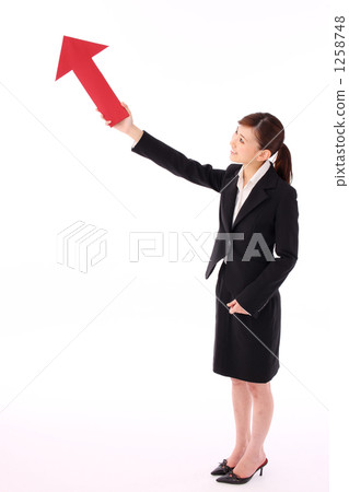 Women with arrows (sales increase, economic recovery, instruction image) Women with arrows (sales increase, economic recovery, instruction image) 1258748
