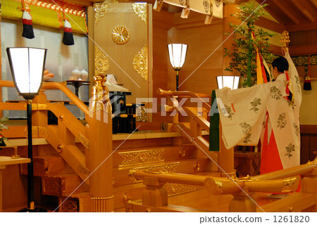 神社婚禮 在聖壇前 根據神道儀式（婚禮） 1261820