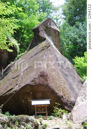 金山巨石遺址的力量點 1264112