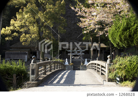 kunisaki peninsula, rokugo-manzan, syncretism of shinto and buddhism 1268028