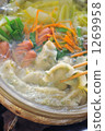 鍋裡煮好的食物 燉湯 餃子 1269958