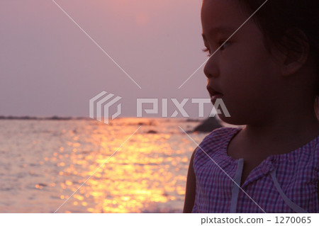 Girls in the sea profile by profile Girls in the sea profile by profile 1270065