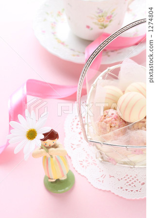 Girl with one flower · No card 1274804