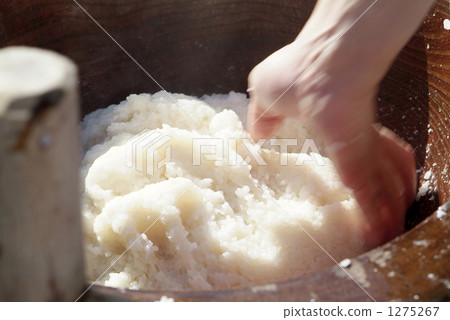 pounding mochi  1275267