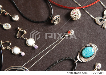 Silver accessories 1279509