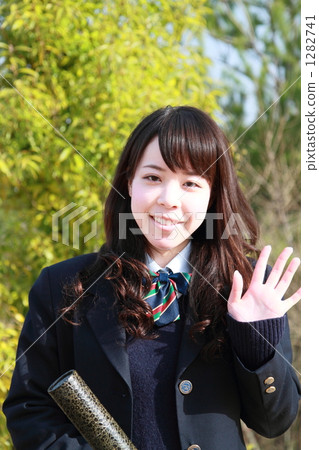 學校女生與文憑 1282741