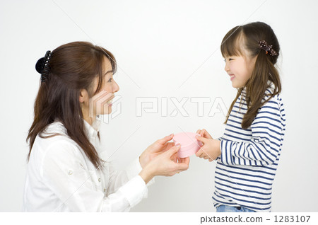 A heartfelt gift 1283107