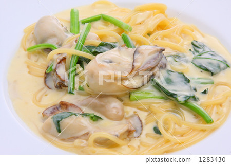 Oyster cream sauce pasta 1283430