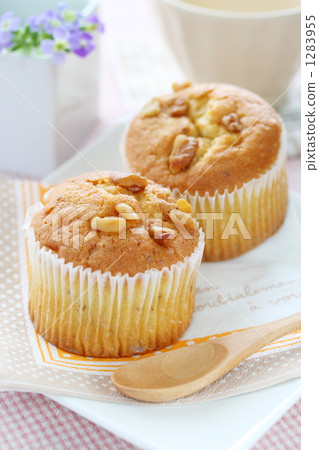 Walnut muffin Walnut muffin 1283955