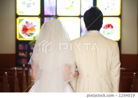 Bride and groom  1284019